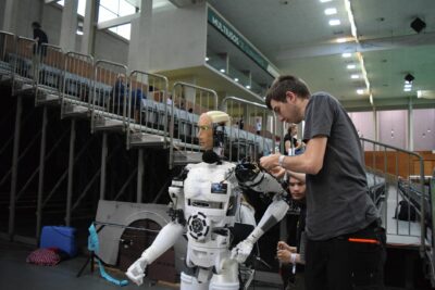 Wandercraft ouvre un atelier de robots humanoïdes dans un ancien centre de tri parisien
